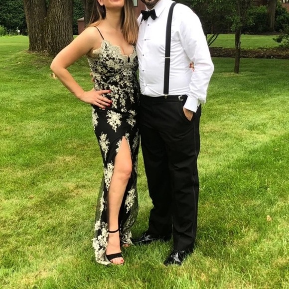 Chi Chi London Tall Scalloped Plunge Maxi Dress - Picture 7 of 7